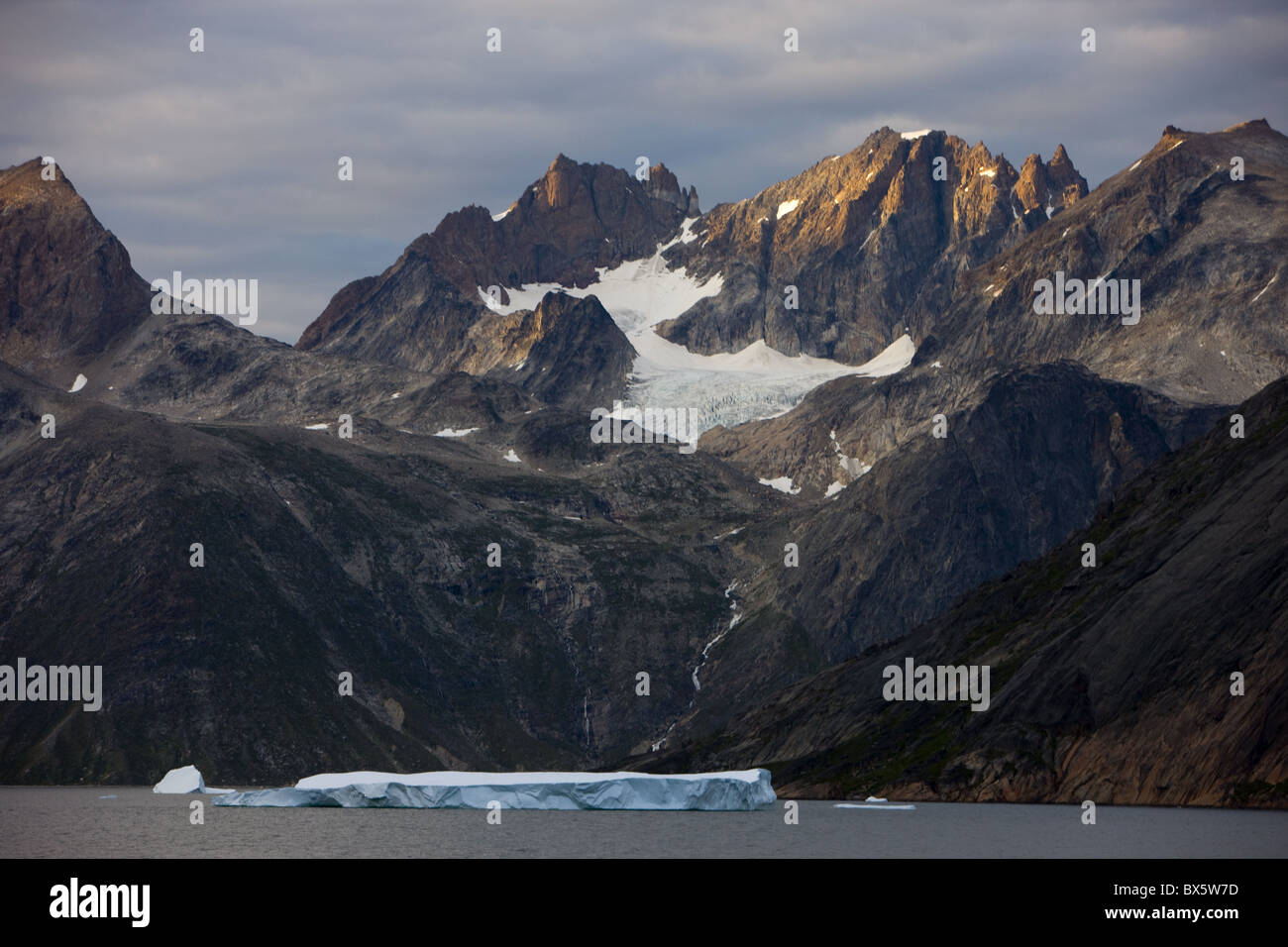 Eis und Berge, Prinz Christian Sund, Grönland, Arktis, Polarregionen Stockfoto