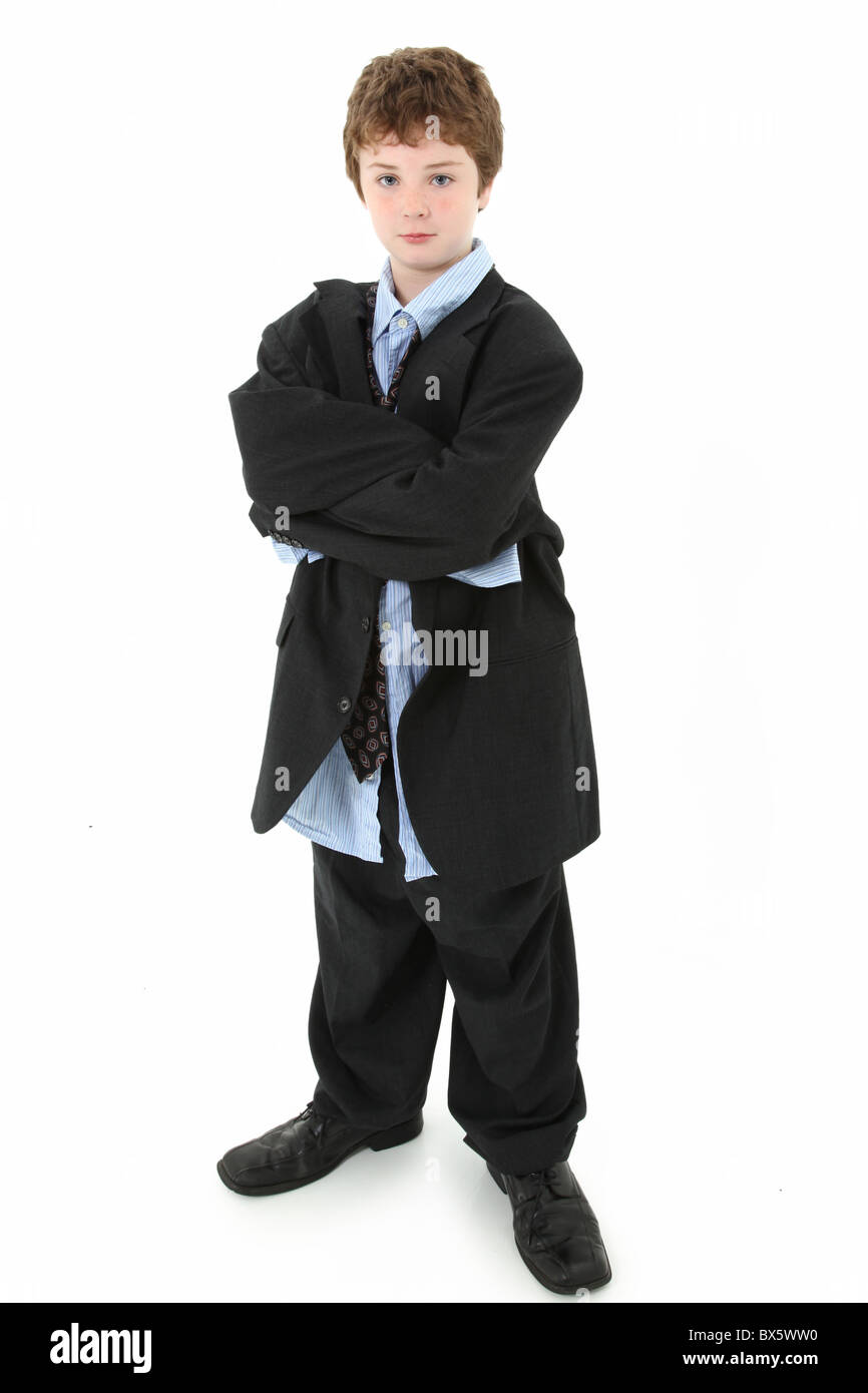 Entzückende 10 Jahre alter amerikanischer Junge baggy Farbe auf weißem Hintergrund. Stockfoto
