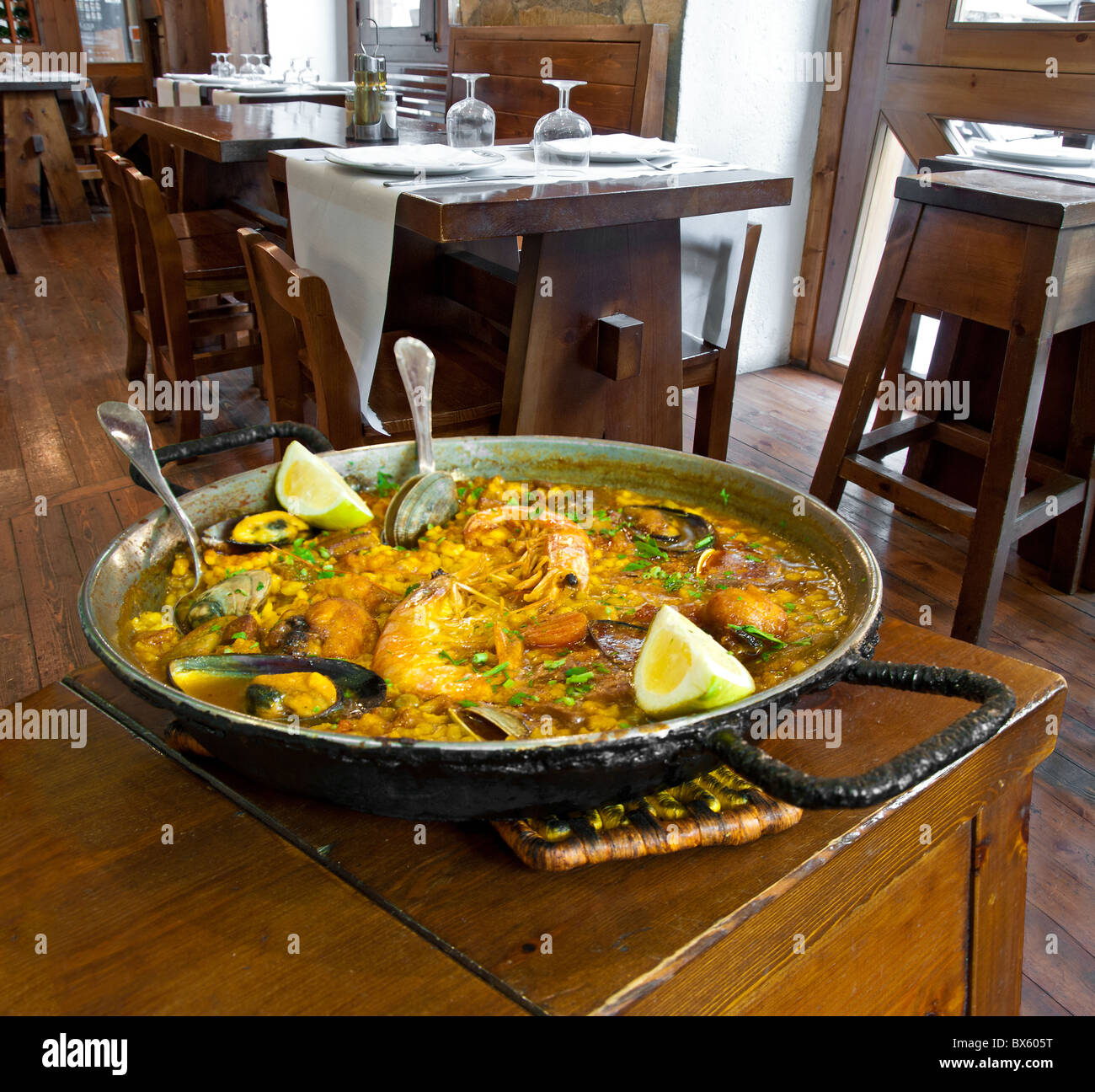 Spanish food seafood paella on -Fotos und -Bildmaterial in hoher ...