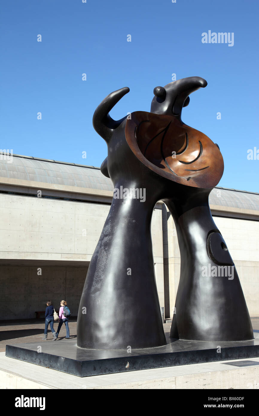 Frau, die an die Öffentlichkeit, Skulptur von Miro, Kimbell Museum, Fort Worth, Texas, USA Stockfoto