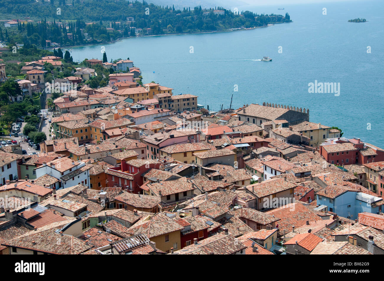 Malcesine am Gardasee in Norditalien von der Spitze des Schlosses Scaglieri Stockfoto