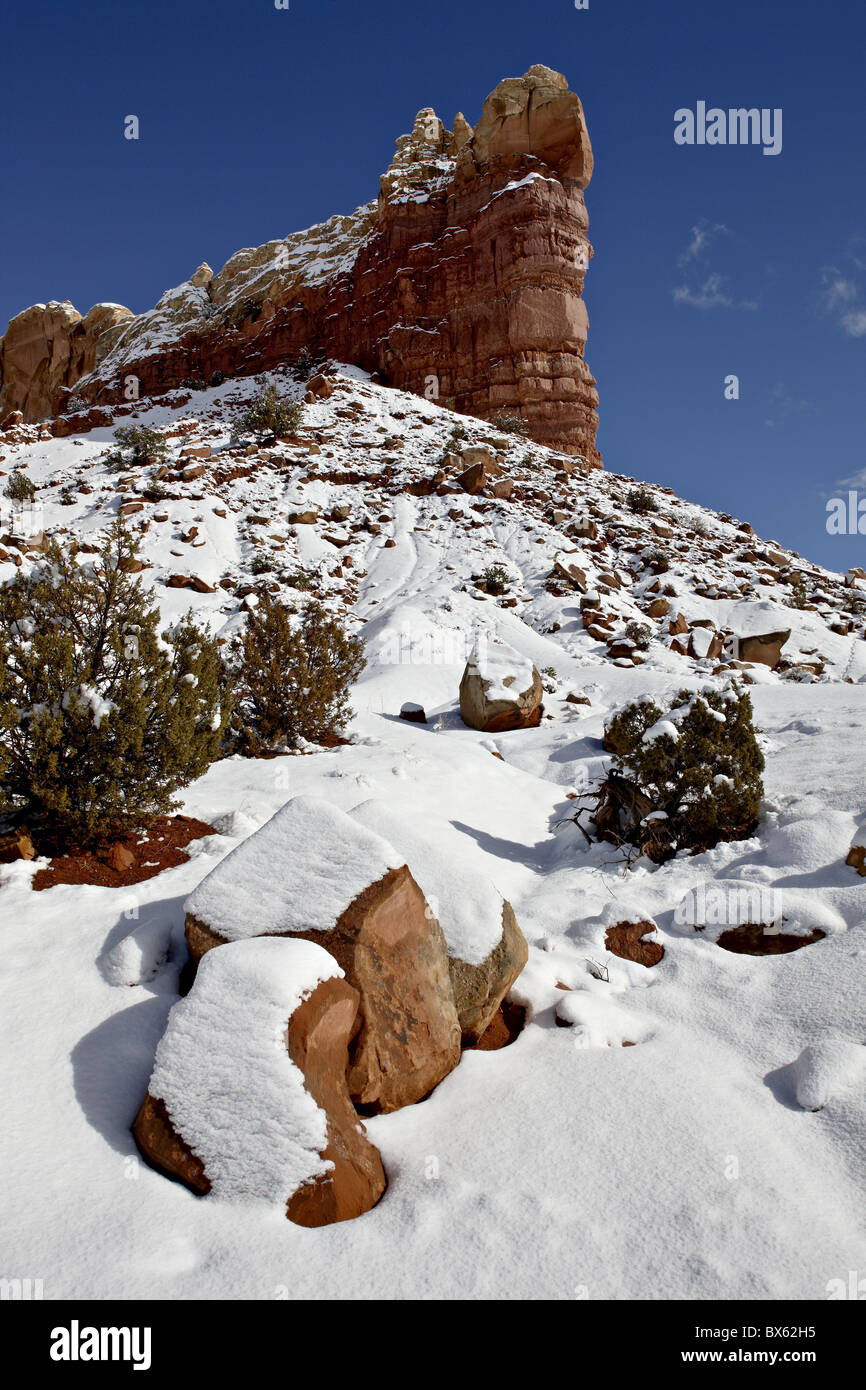 Neuschnee auf roten Felsformationen, Carson National Forest, New Mexico, Vereinigte Staaten von Amerika, Nordamerika Stockfoto