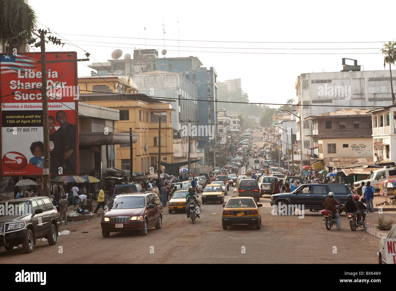 Belebten Straße in der Innenstadt von Monrovia, Liberia, Westafrika. Stockfoto