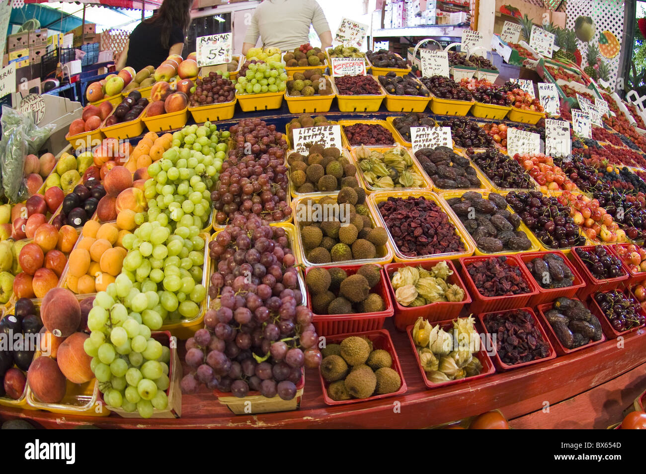 Frisches Obst an der Atwater Market, Montreal, Quebec, Kanada, Nordamerika Stockfoto