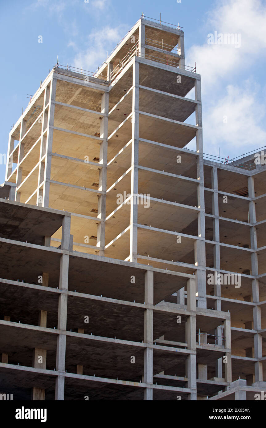 Wohnungen, die nicht abgeschlossen wurden aufgrund einer irischen Bank finanziert Reggatta Quay, Ipswich, Suffolk teilweise errichtet. Stockfoto