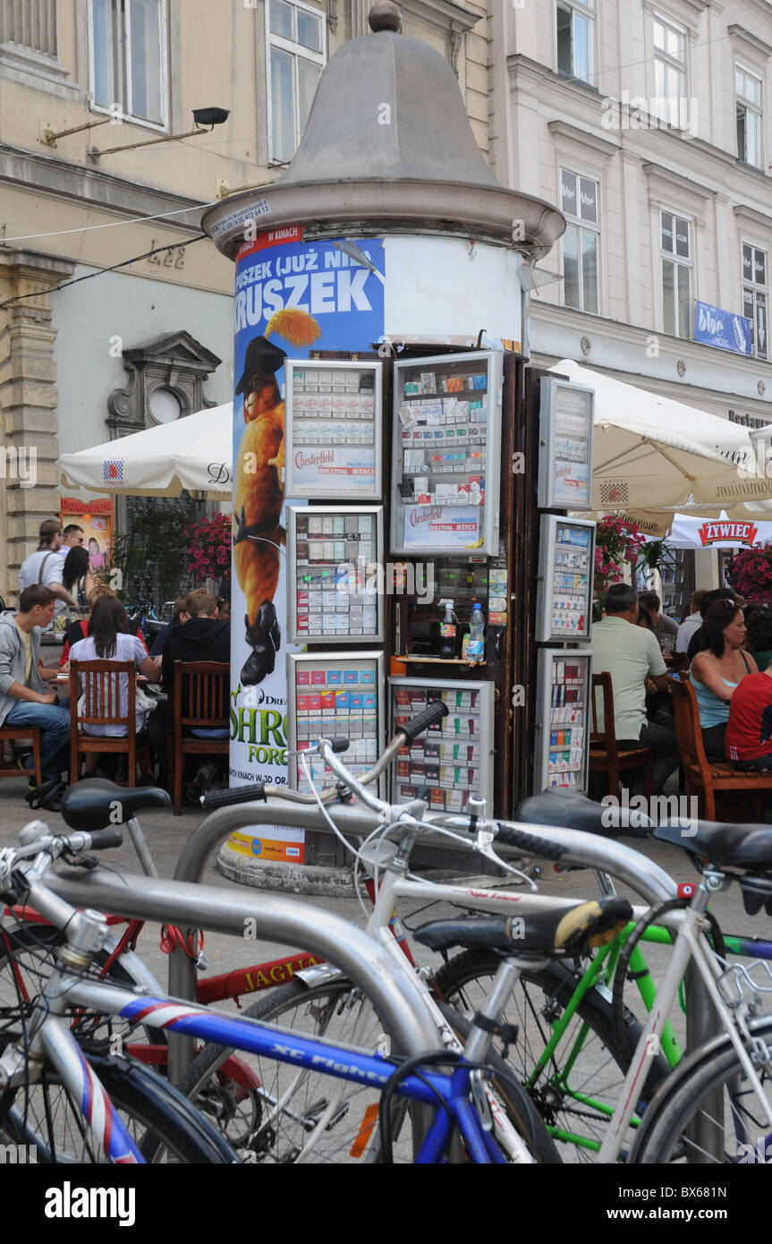 Zeitungskiosk im Stadtzentrum von Krakau in Polen Stockfoto