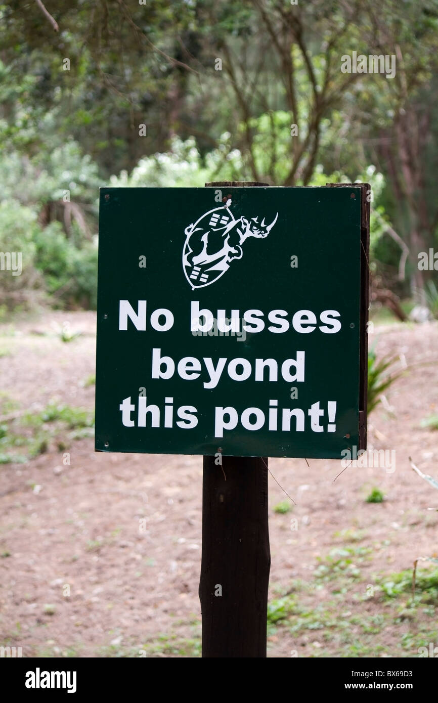 "Keine Busse über diesen Punkt hinaus" melden Sie sich an Cape Vidal, iSimangaliso Wetland Park, Kwazulu-Natal Stockfoto