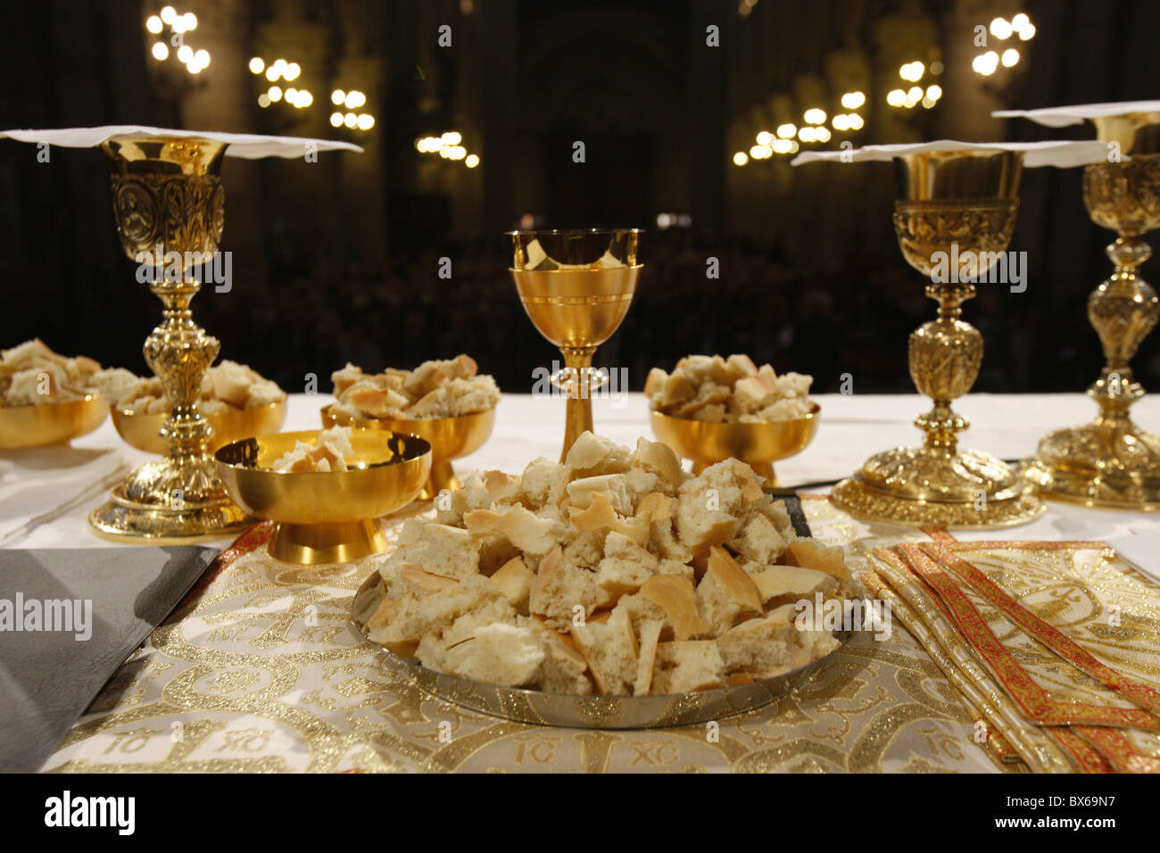 Eucharistie in Notre-Dame de Paris, Paris, Frankreich, Europa Stockfoto