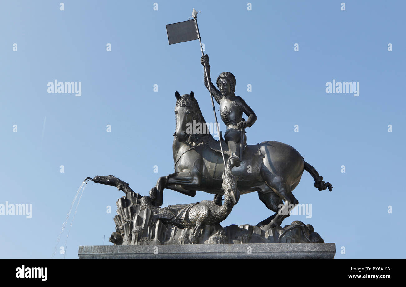 Prag, Bronzestatue von St. George töten Drachen, Pragerburg, Prag, Tschechische Republik. (CTK Foto/Josef Horazny) Stockfoto