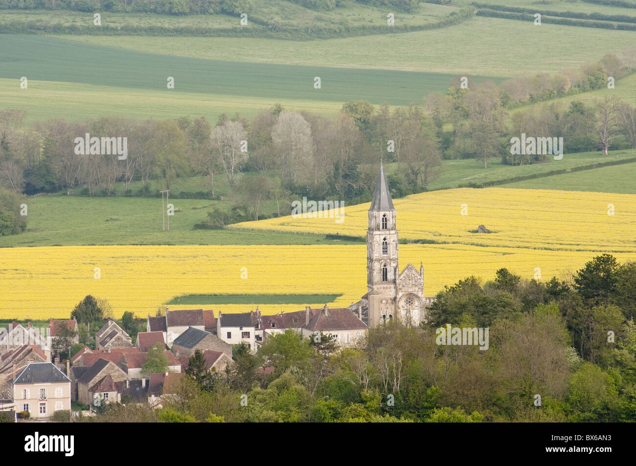 Saint-Pere Sous Vezelay Dorf, Burgund, Frankreich Stockfoto