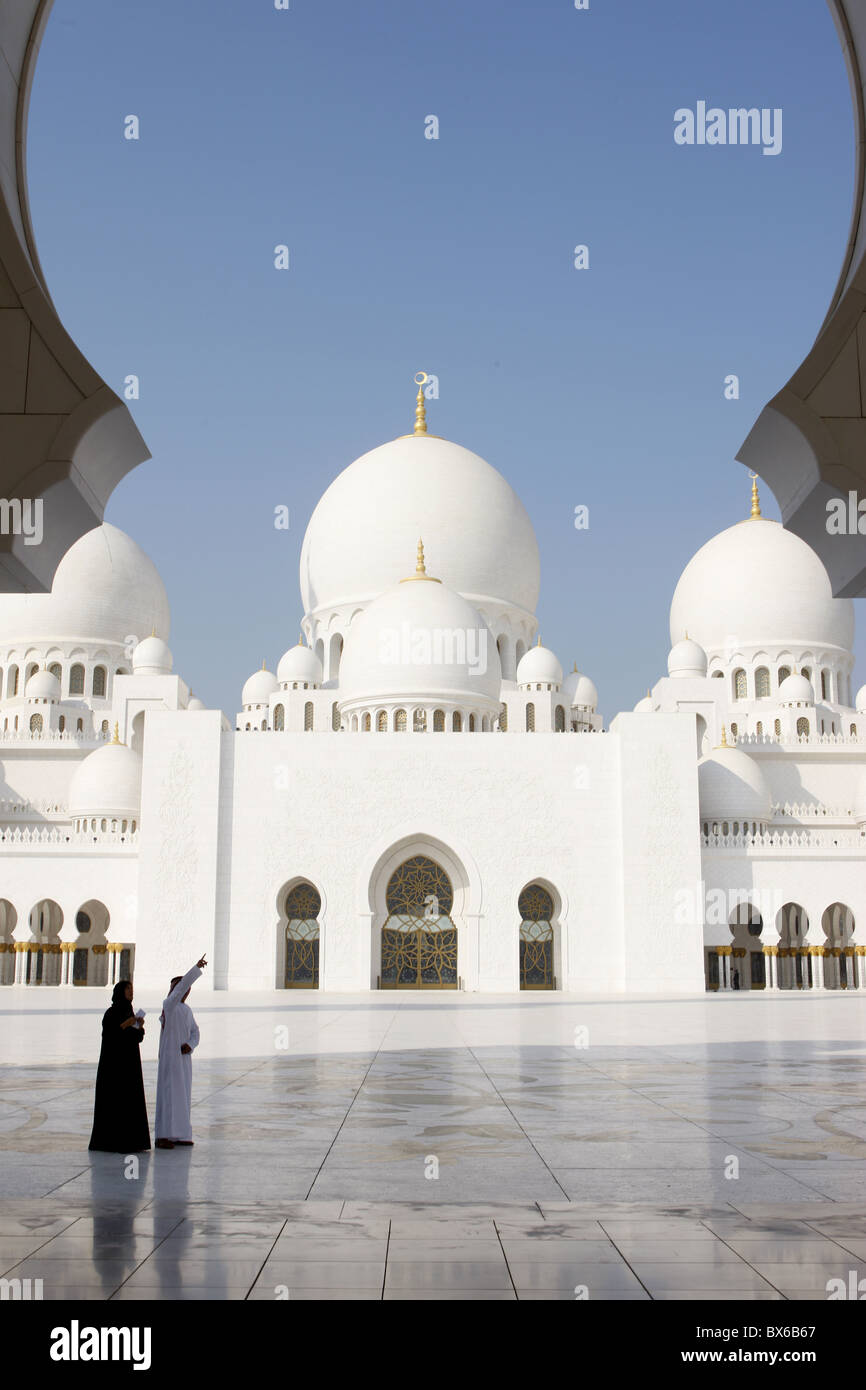 Sheikh Zayed Grand Moschee, die größte Moschee in den Vereinigten Arabischen Emiraten und einer der 10 größten Moscheen der Welt, Abu Dhabi, Vereinigte Arabische Emirate Stockfoto