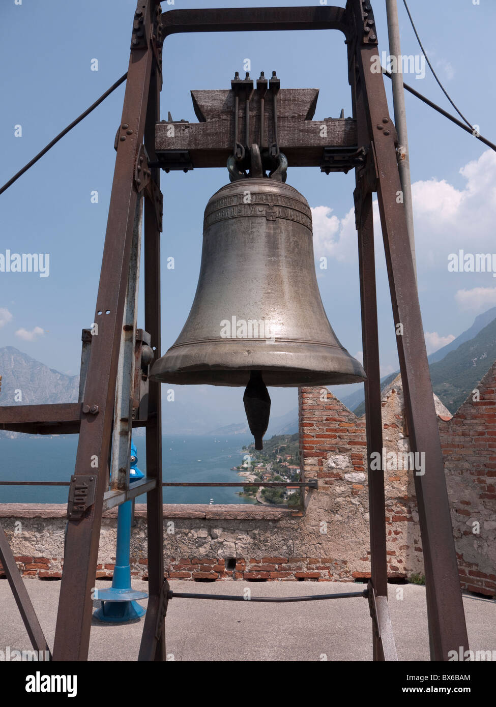 Burg-Glocke in Malcesine am Gardasee in Norditalien Stockfoto