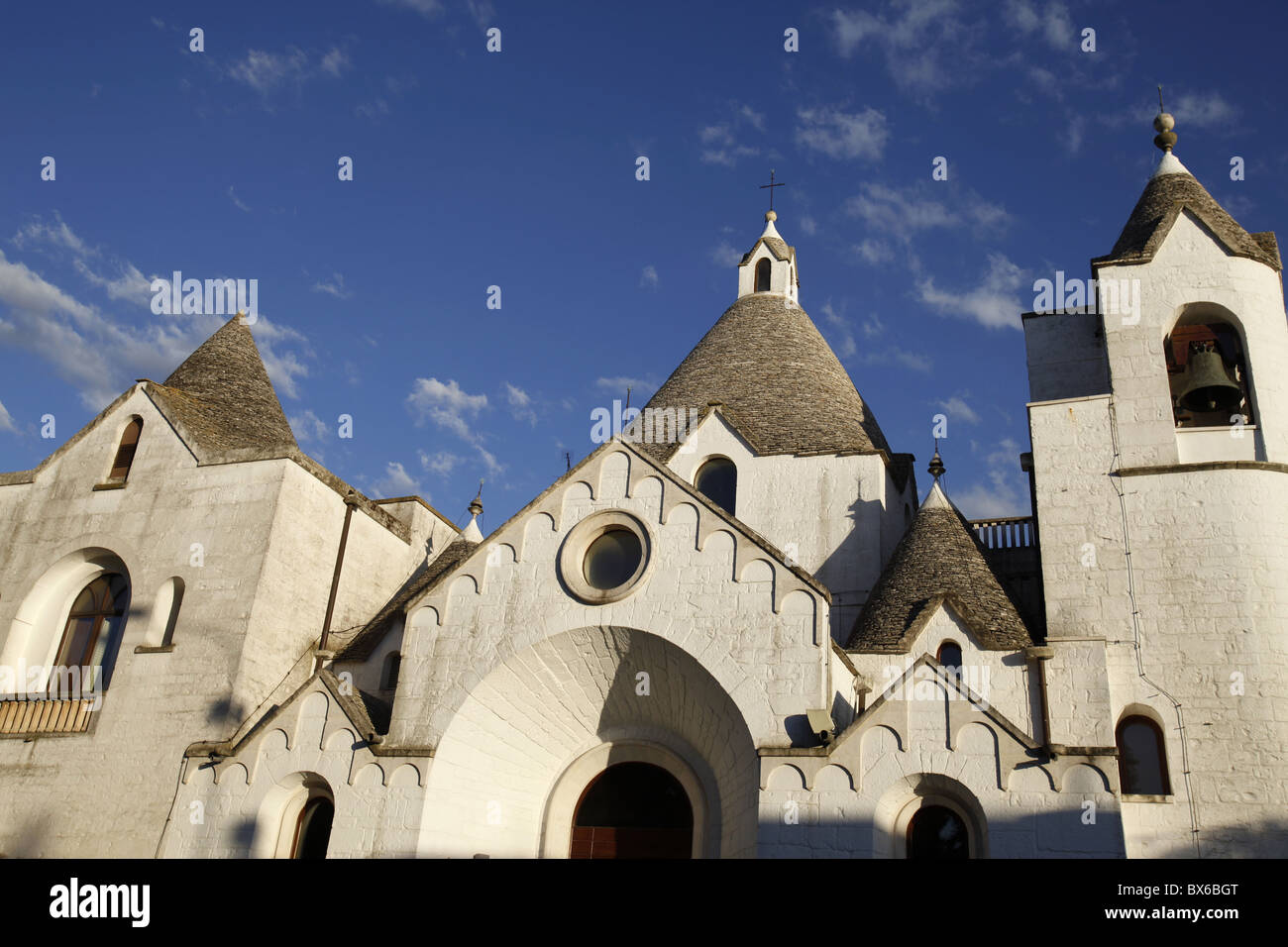 San Antonio Kirche, Alberobello, Apulien, Italien, Europa Stockfoto