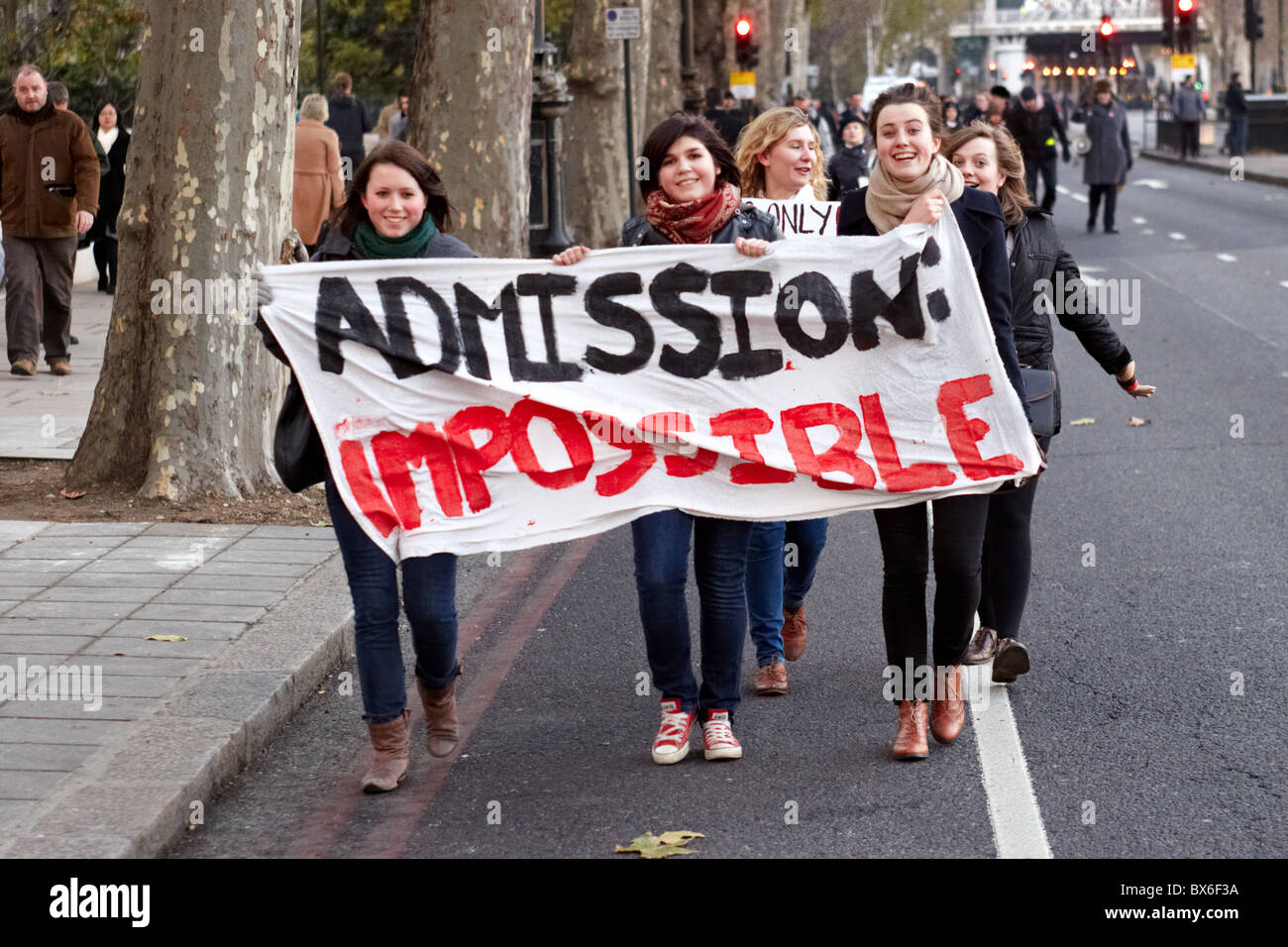 Demonstranten mit Banner bei studentischen Protest gegen Studiengebühren Stockfoto