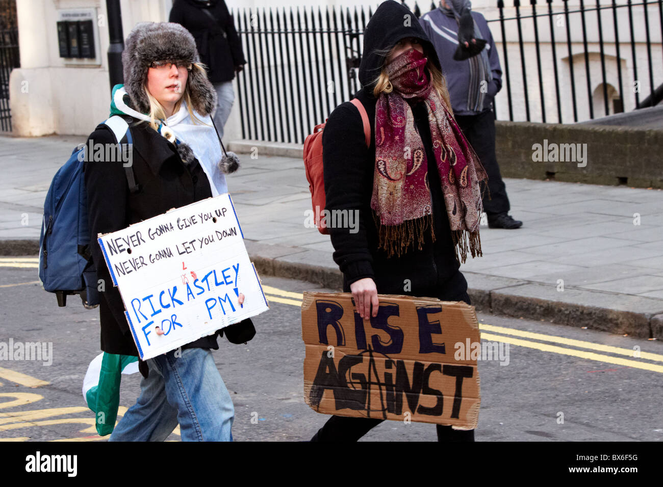Demonstranten mit Plakaten bei studentischen Protest gegen Studiengebühren Stockfoto