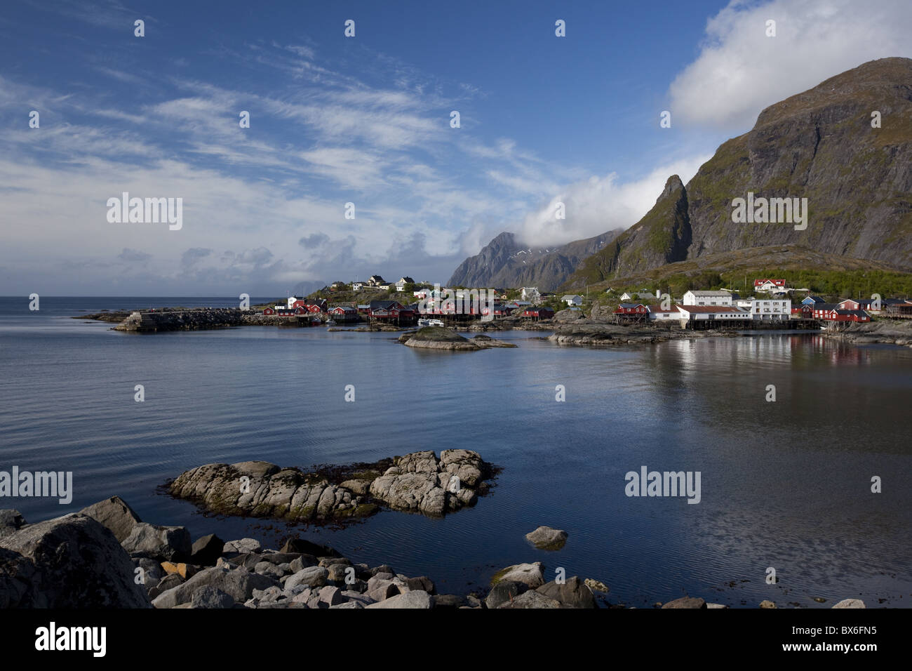 Der Hafen von einem i Lofoten Dorf, Moskenesoy Island, Lofoten Inselgruppe, Nordland Grafschaft, Norwegen, Skandinavien, Europa Stockfoto