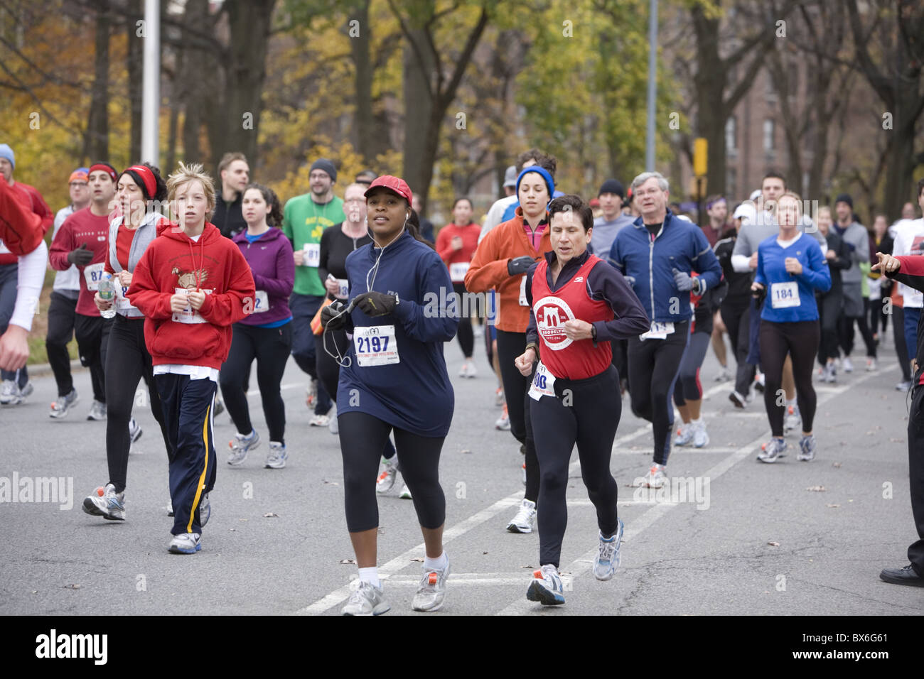 Jährliche Thanksgiving "Türkei Trab' 5 Meile laufen im Prospect Park in Brooklyn, New York Stockfoto