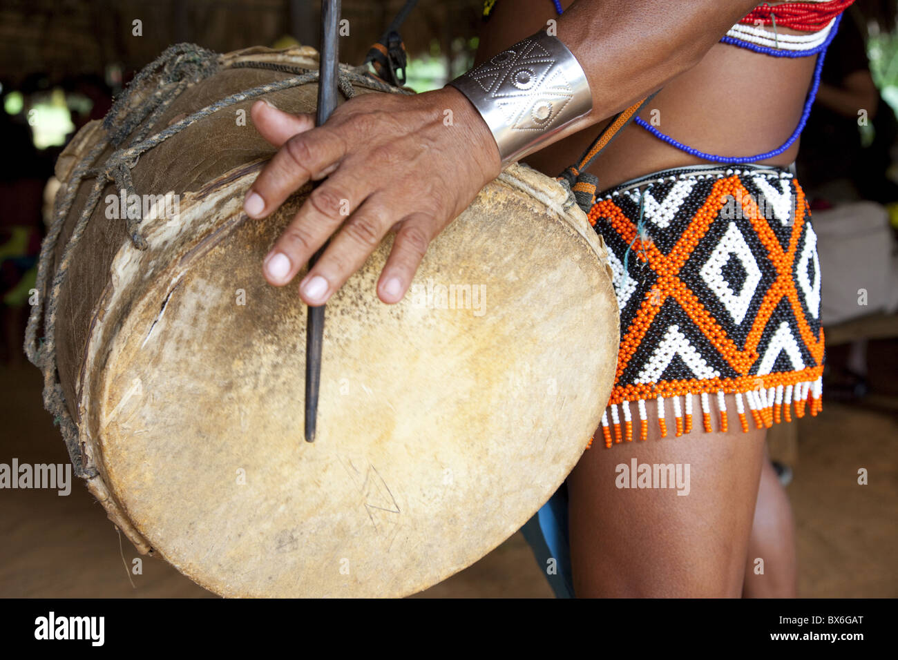 Drummer bei Tanz zeigen Embera Ureinwohner, Panama, Mittelamerika Stockfoto
