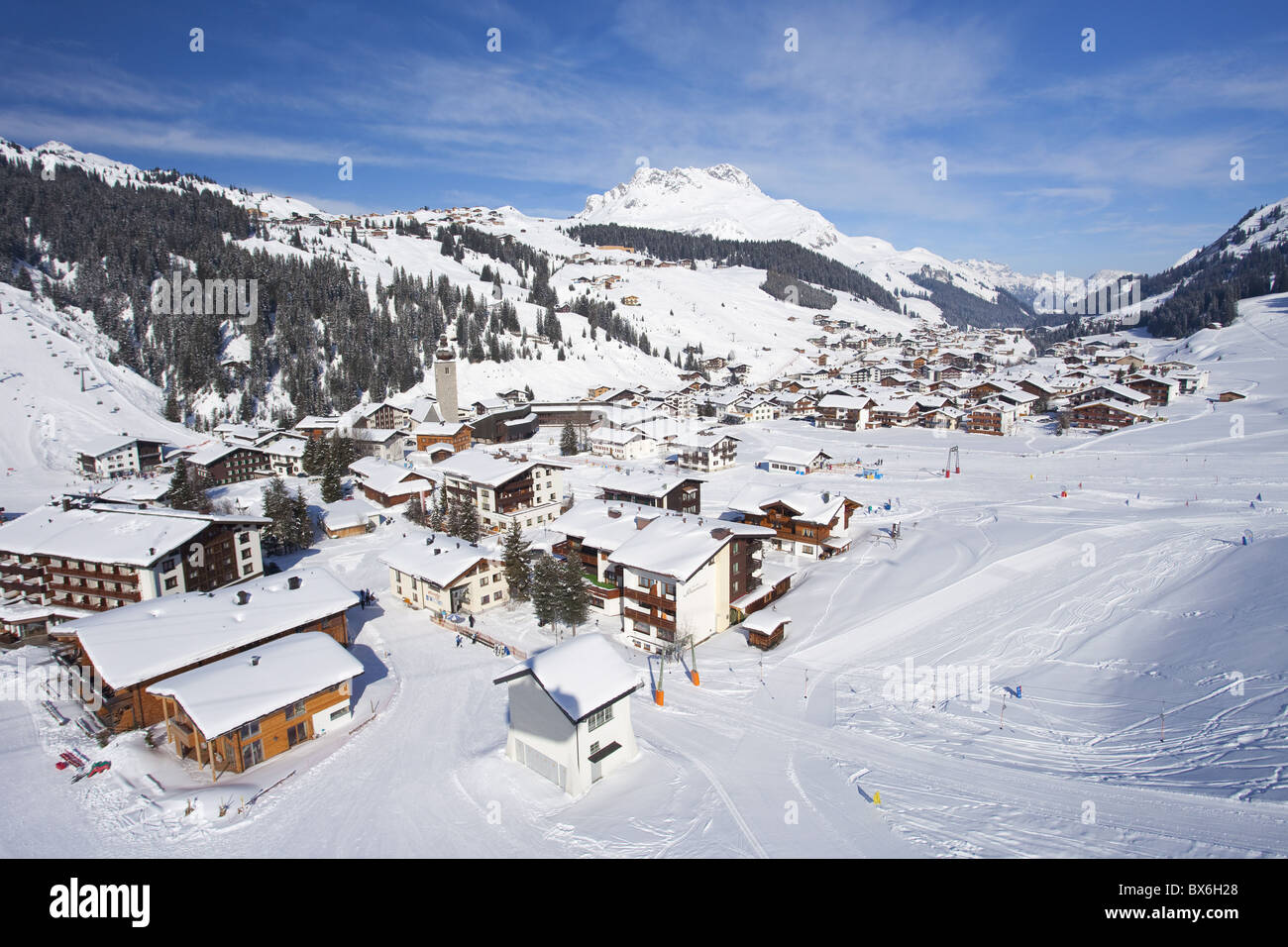 Bin Blick auf Lech aus der Rufibahn im Winter in der Nähe von St. Anton, Arlberg, Alpen, Österreich, Europa Stockfoto