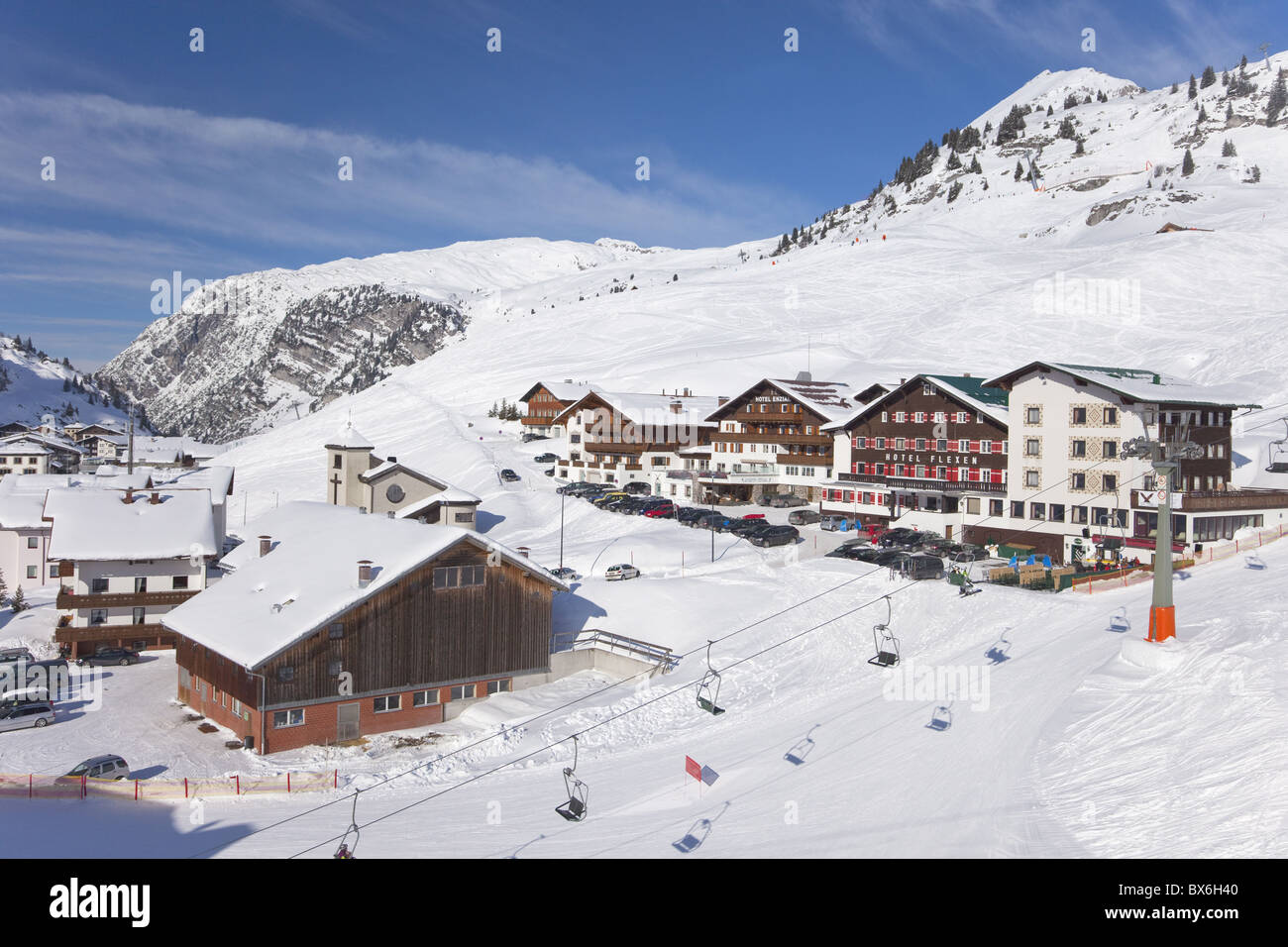 Alpine Resort von Zürs, St. Anton am Arlberg im Winter Schnee, Österreichische Alpen, Österreich, Europa Stockfoto