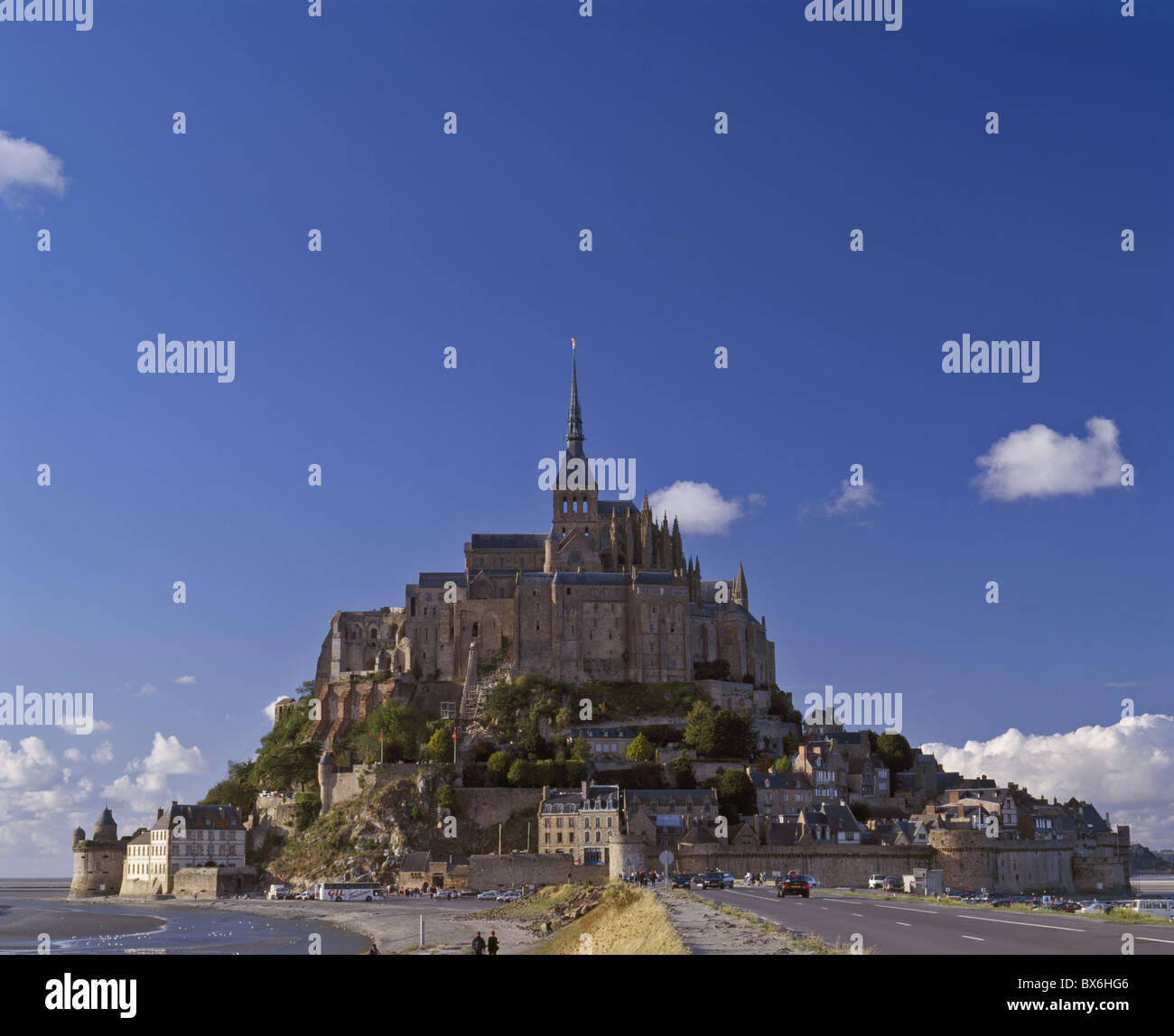 Le Mont St. Michel, gebaut auf der Insel Mont Tombe, UNESCO-Weltkulturerbe, Normandie, Frankreich Stockfoto