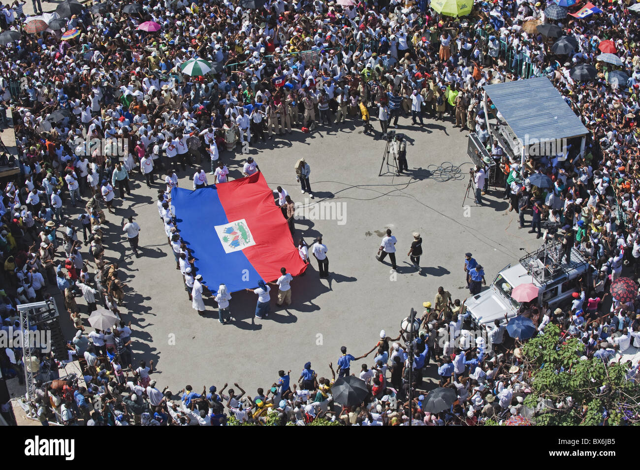 Haitianischen Flagge, Memorial Day Feier einen Monat nach dem Januar 2010 Erdbeben, Port au Prince, Haiti, West Indies Stockfoto