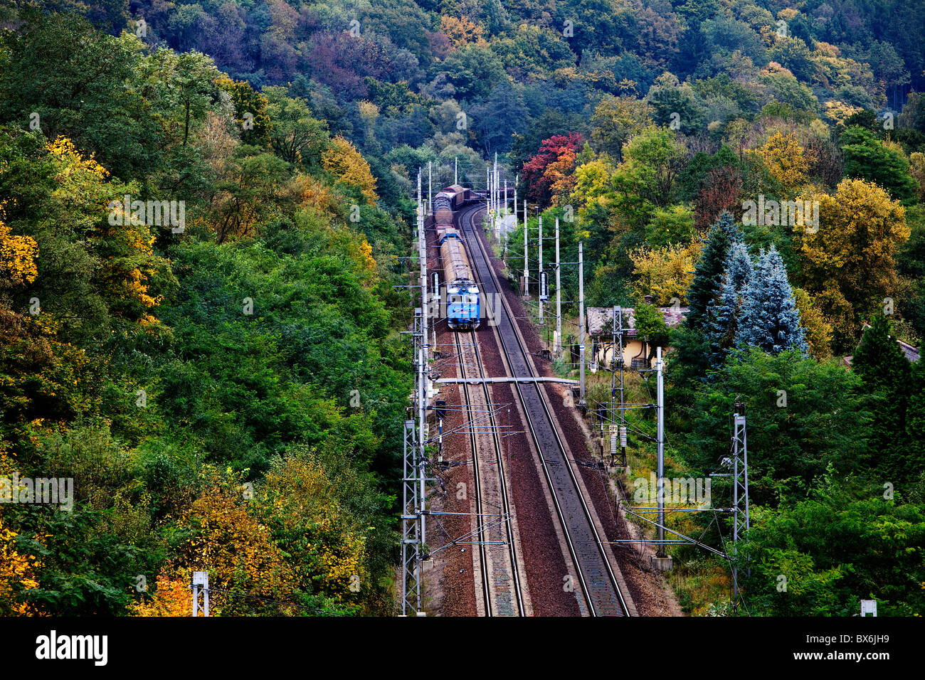 Gleisanlagen, Spuren, Schienenverkehr, Eisenbahnkorridor, Güterzug Stockfoto