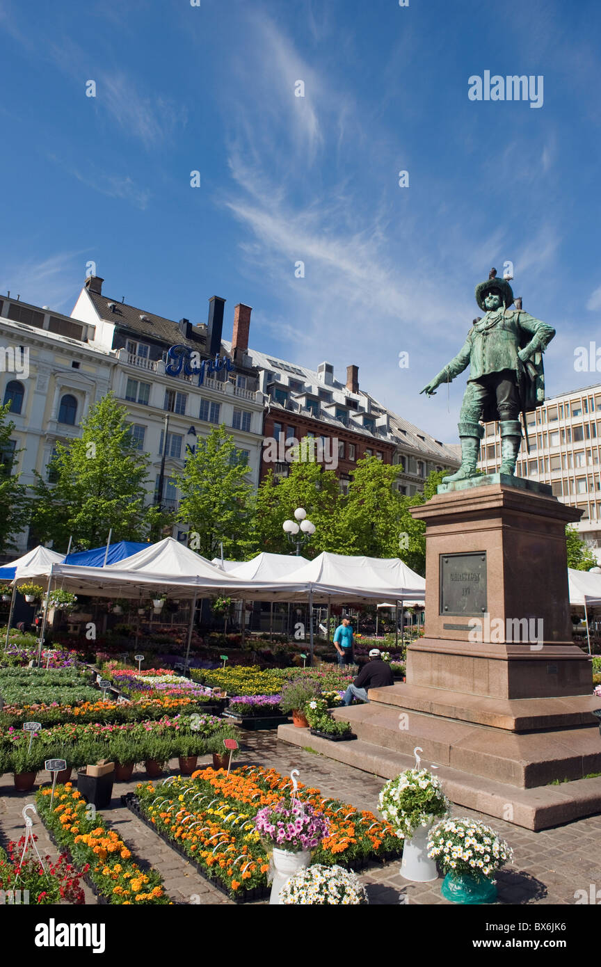 Blumenmarkt und Statue von Christian IV, Oslo, Norwegen, Skandinavien, Europa Stockfoto