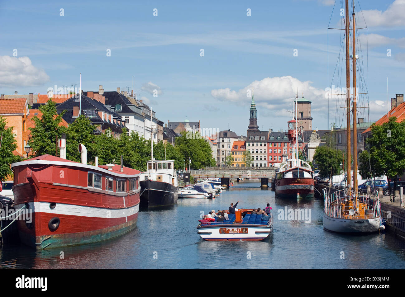 Touristenboot auf einem Kanal, Kopenhagen, Dänemark, Skandinavien, Europa Stockfoto