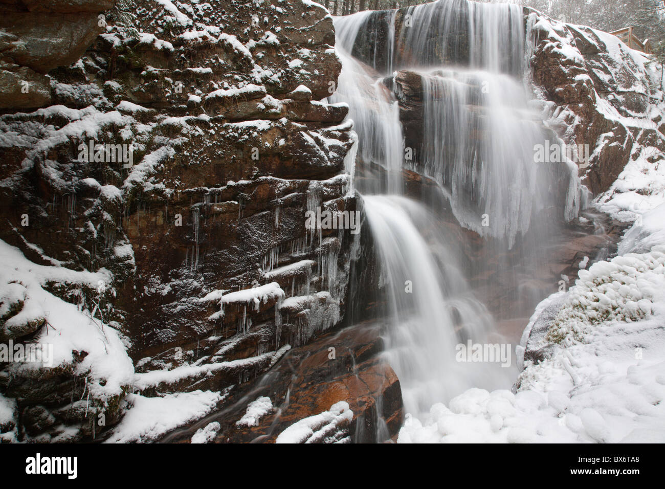 Franconia Notch State Park - Lawine fällt in Lincoln, New Hampshire, USA. Dieser Wasserfall befindet sich in der Flume Gorge. Stockfoto