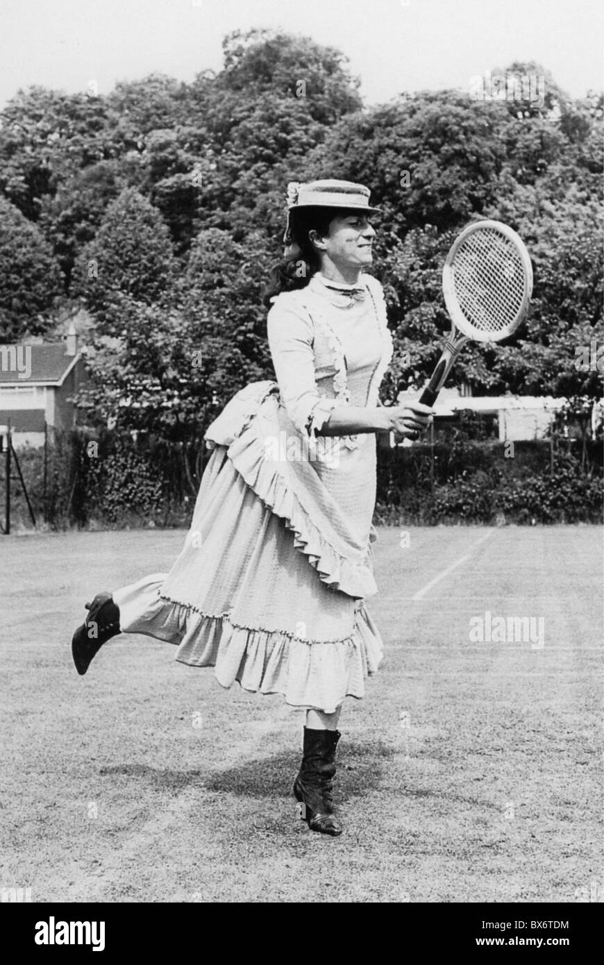 Sport, Tennis, Frau spielt Tennis, um 1910, zusätzliche-Rechte-Clearences-nicht vorhanden Stockfoto