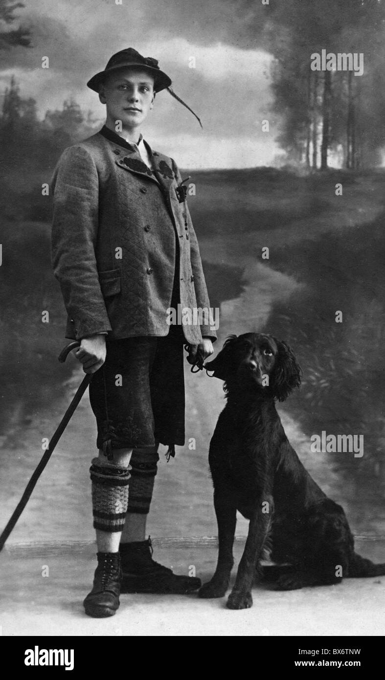 Personen, Männer, volle Länge 1910er, Mann in bayerischer Tracht mit Hund, Ansichtskarte, um 1910, Zusatz-Rechteklärung-nicht vorhanden Stockfoto