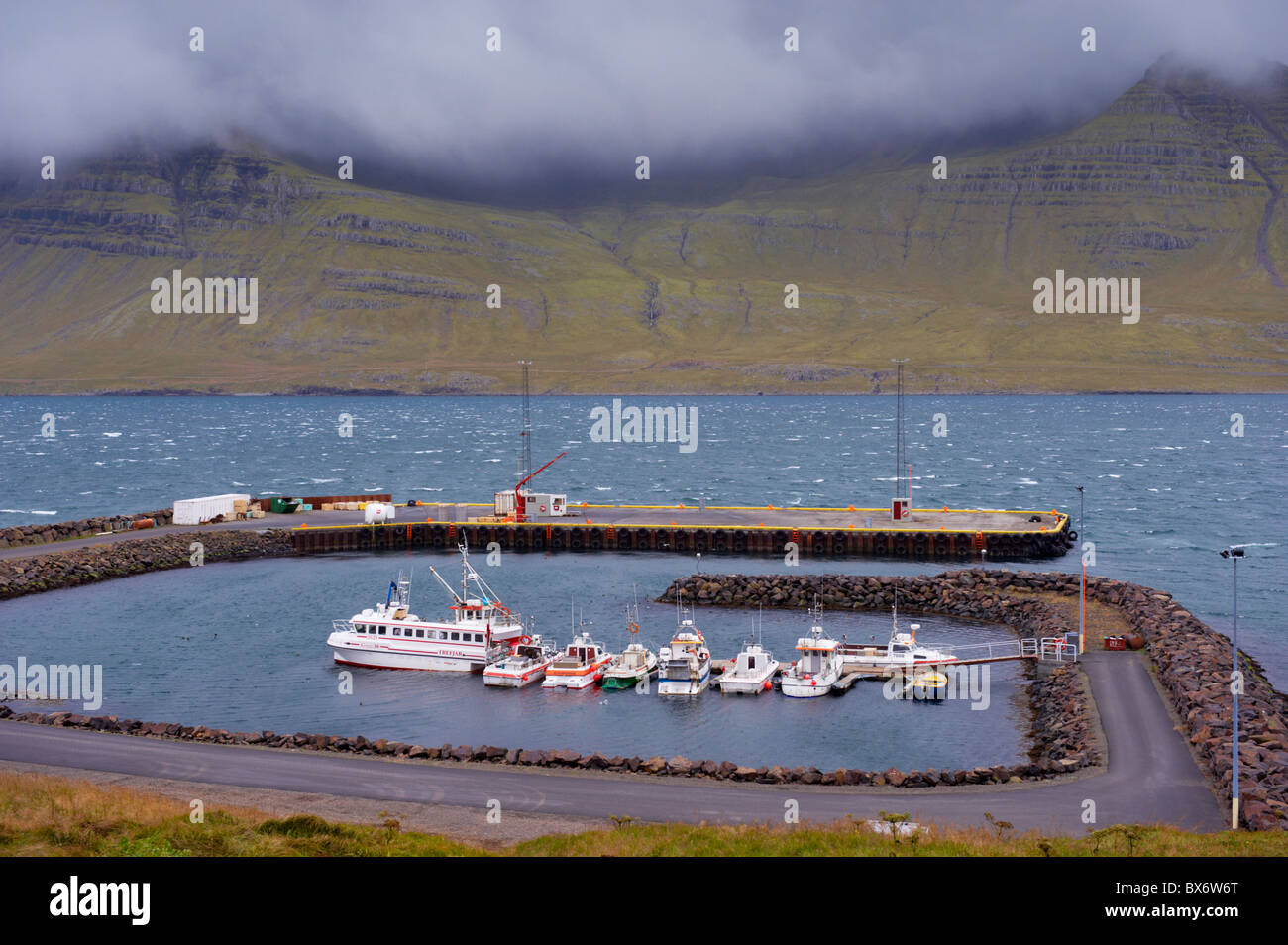 Stodvarfjordur Hafen im Osten Fjorde Großraum (Austurland), Island, Polarregionen Stockfoto