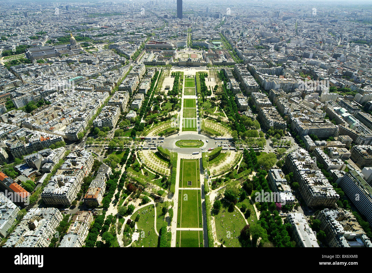 Parc du Champs de Mars gesehen vom Eiffelturm, Paris Stockfoto