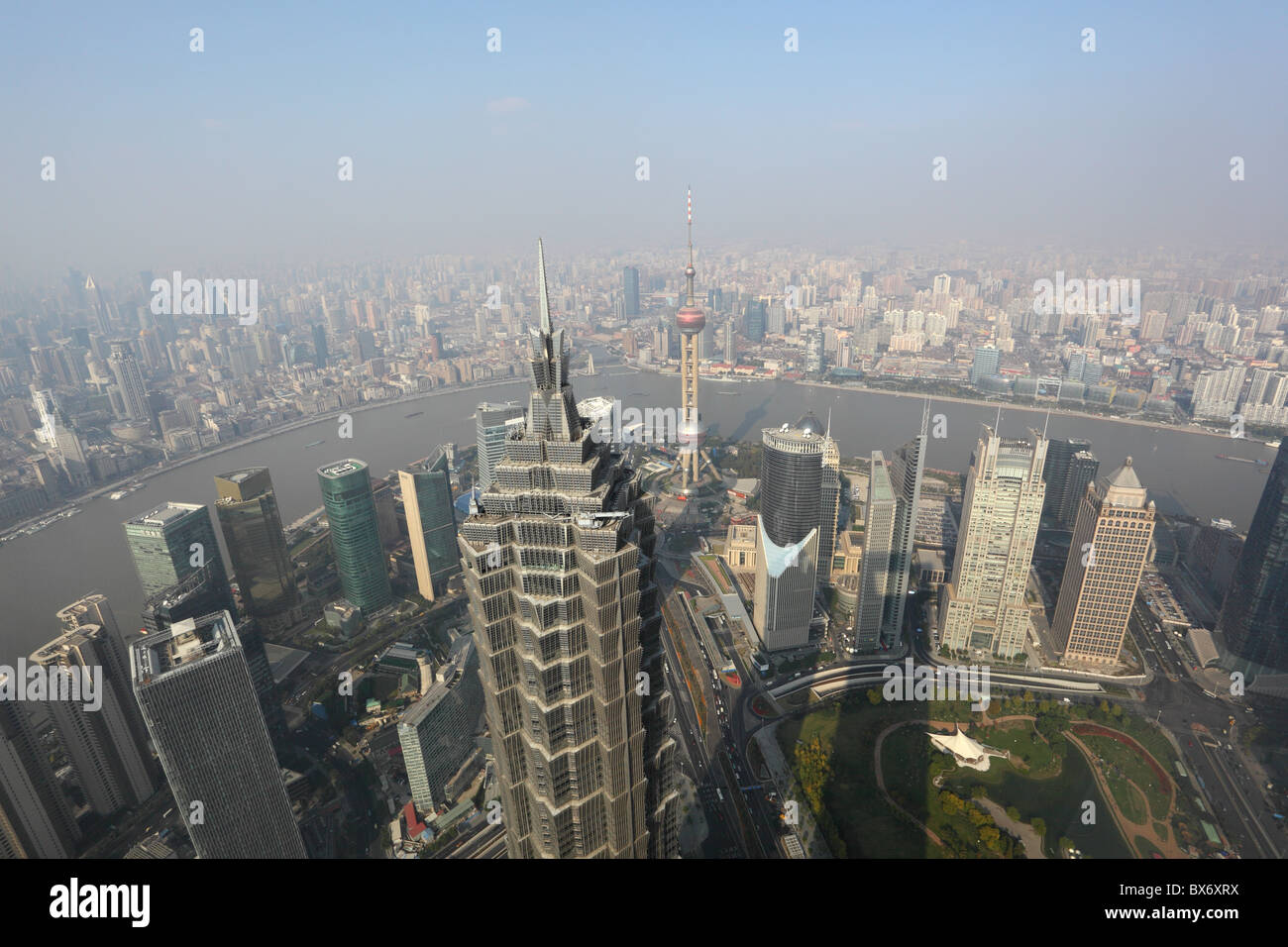 Shanghai von oben. Blick vom Shanghai World Financial Center, China Stockfoto