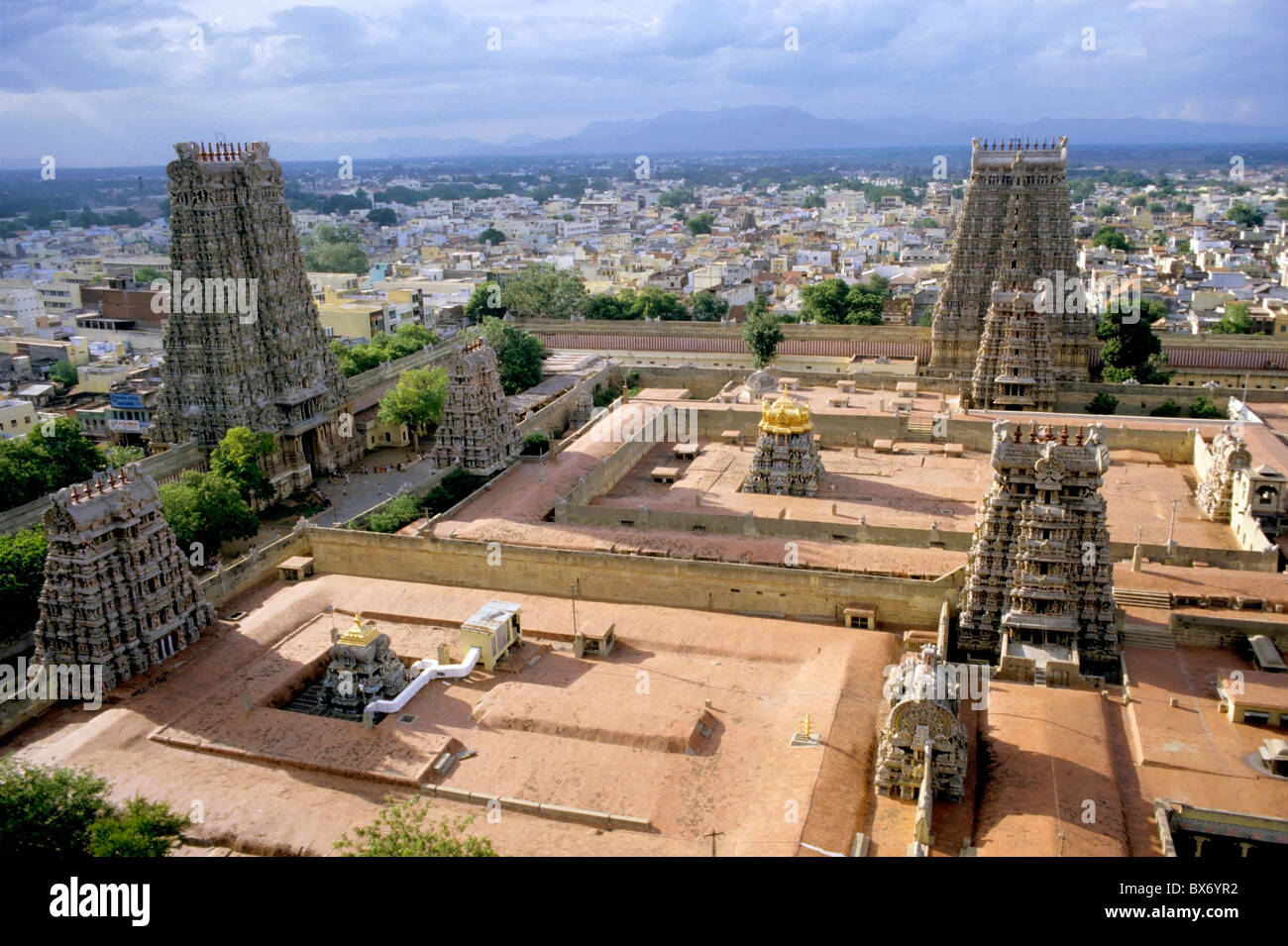 Madurai, Tamil Nadu, Indien - Meenakshi Amman Tempel und Stadtbild von Madurai. Stockfoto