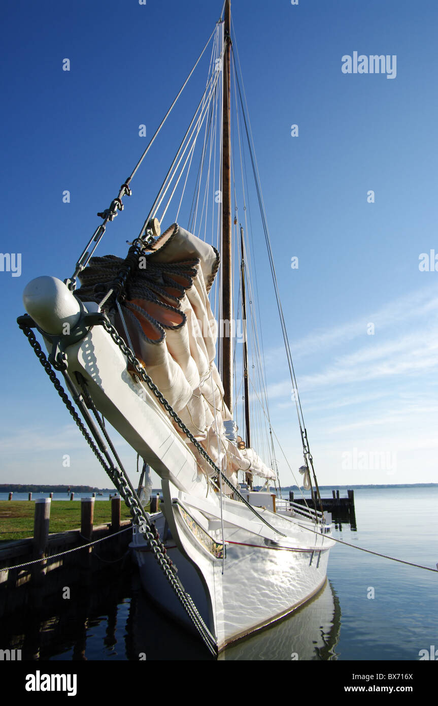Skipjack Segelboote wurden in den späten 1800er Jahren für Oyster Baggerarbeiten in der Chesapeake Bay. Stockfoto