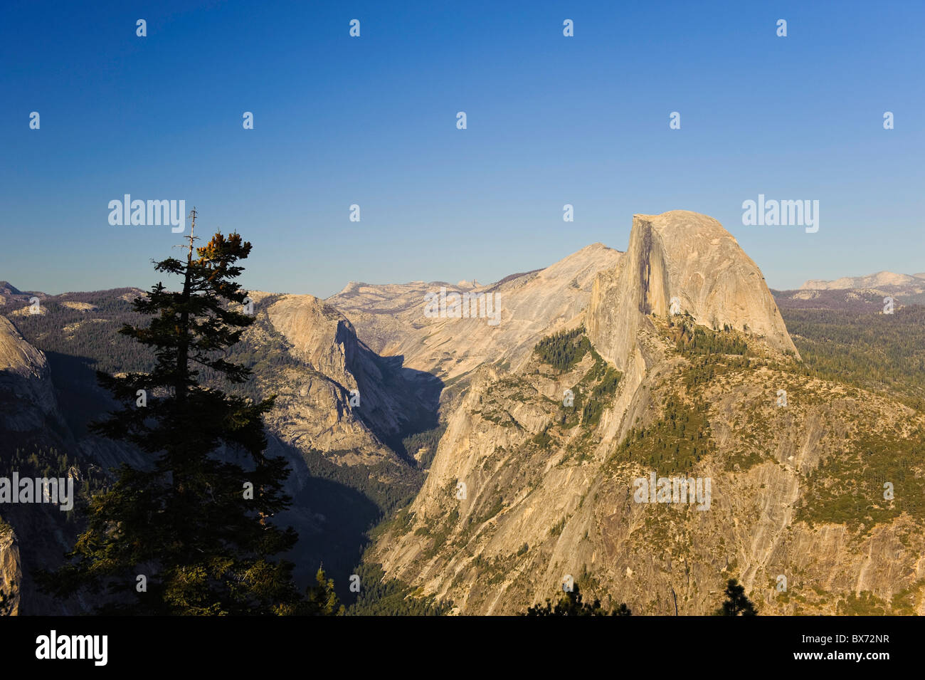 USA, Kalifornien, Yosemite-Nationalpark, Glacier Point und Half Dome Berg Stockfoto
