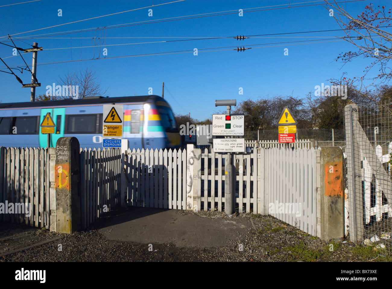 Fußgängerzone Eisenbahn Kreuzung Essex UK Stockfoto