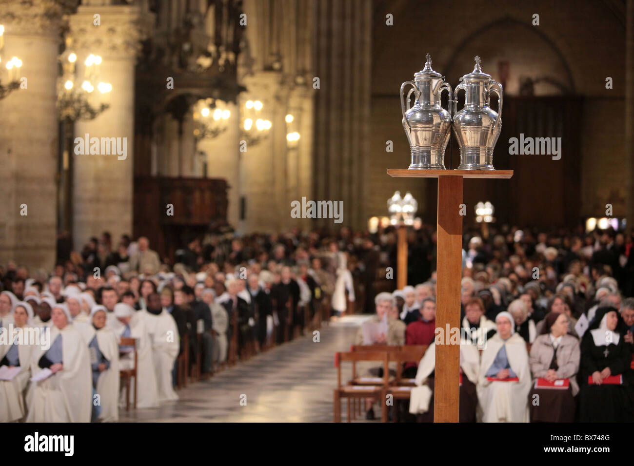 Ostern Mittwoch heiligen Öl-Weihe in der Kathedrale Notre Dame, Paris, Frankreich, Europa Stockfoto