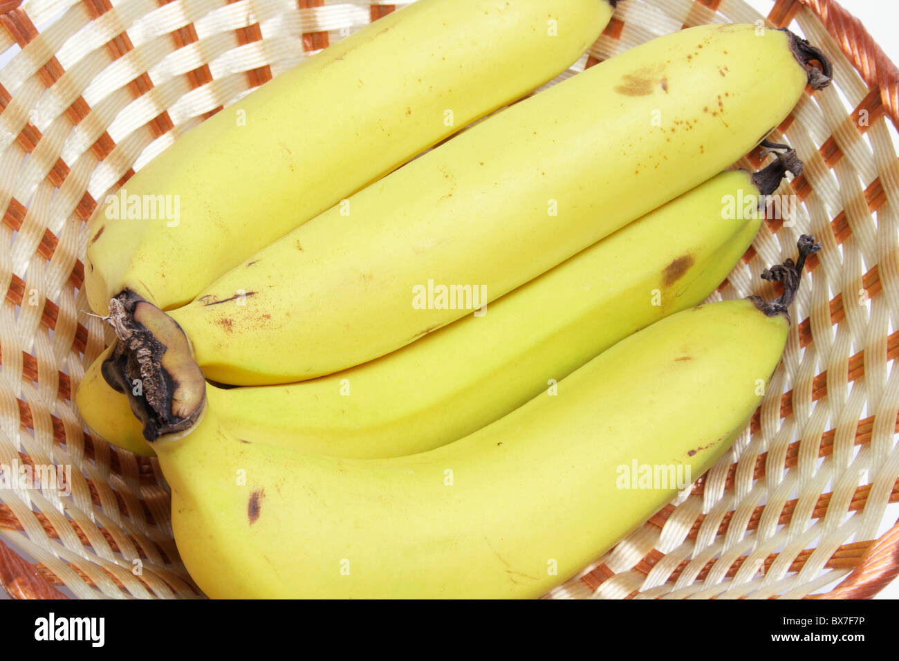 Banane in Korb Stockfoto
