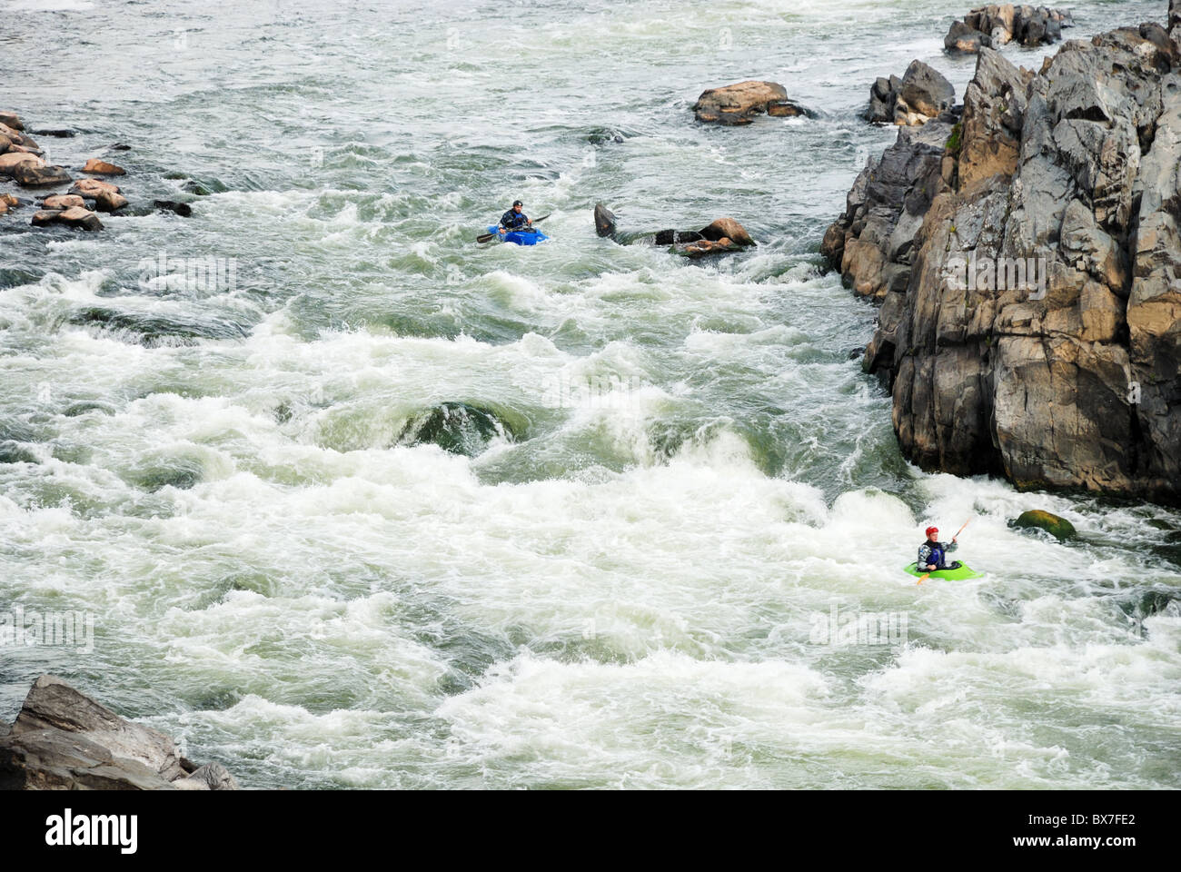 Kajaks am Potomac River zwischen Virginia und Maryland in Great Falls National Park Stockfoto