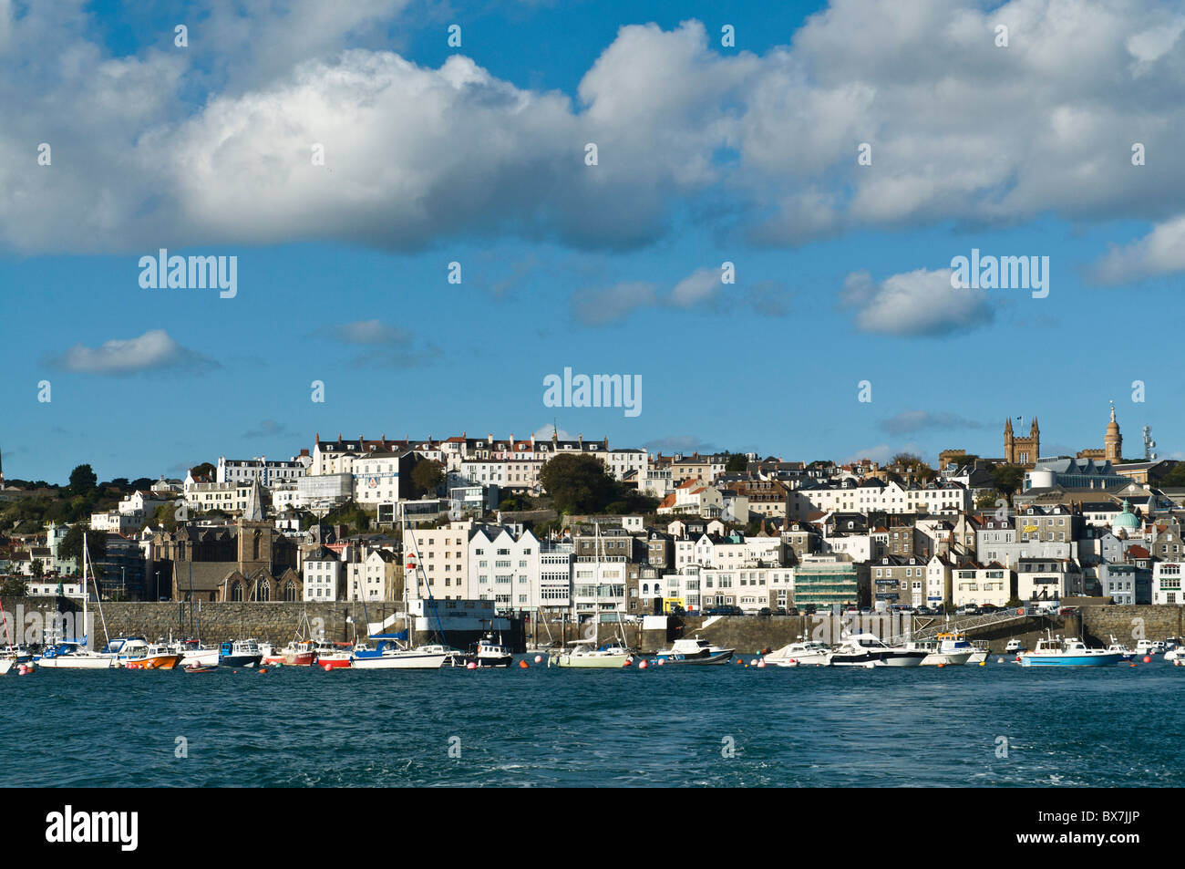 Dh St Peter Port Guernsey Hafen Waterfront Stockfoto