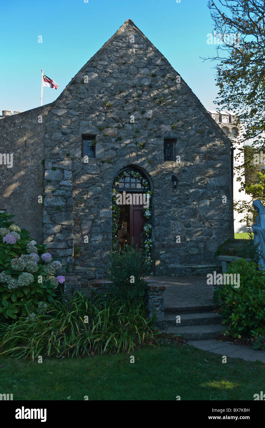 dh Herm Insel HERM GUERNSEY St. Tugual Kapelle Eingang und Garten Stockfoto