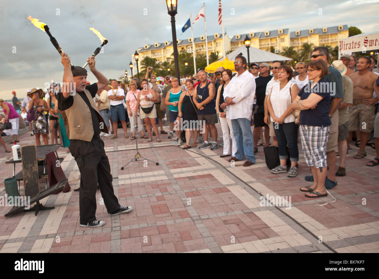 Eine Straße Darsteller während der Sunset Celebration Mallory Square, Key West, Florida. Stockfoto