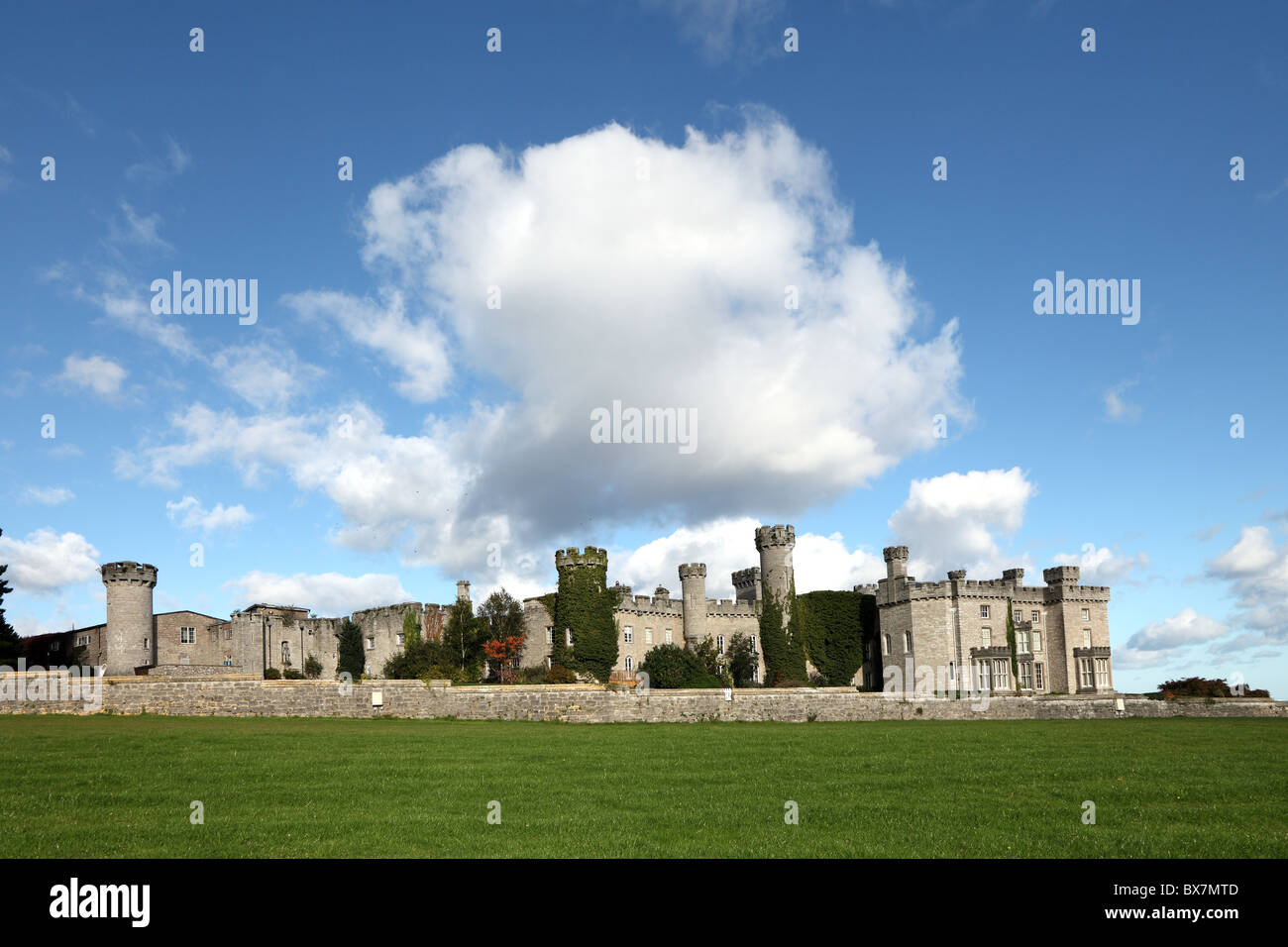 Ostansicht Bodelwyddan Burg in der Nähe von Bodelwyddan Denbighshire Nord-Wales Stockfoto