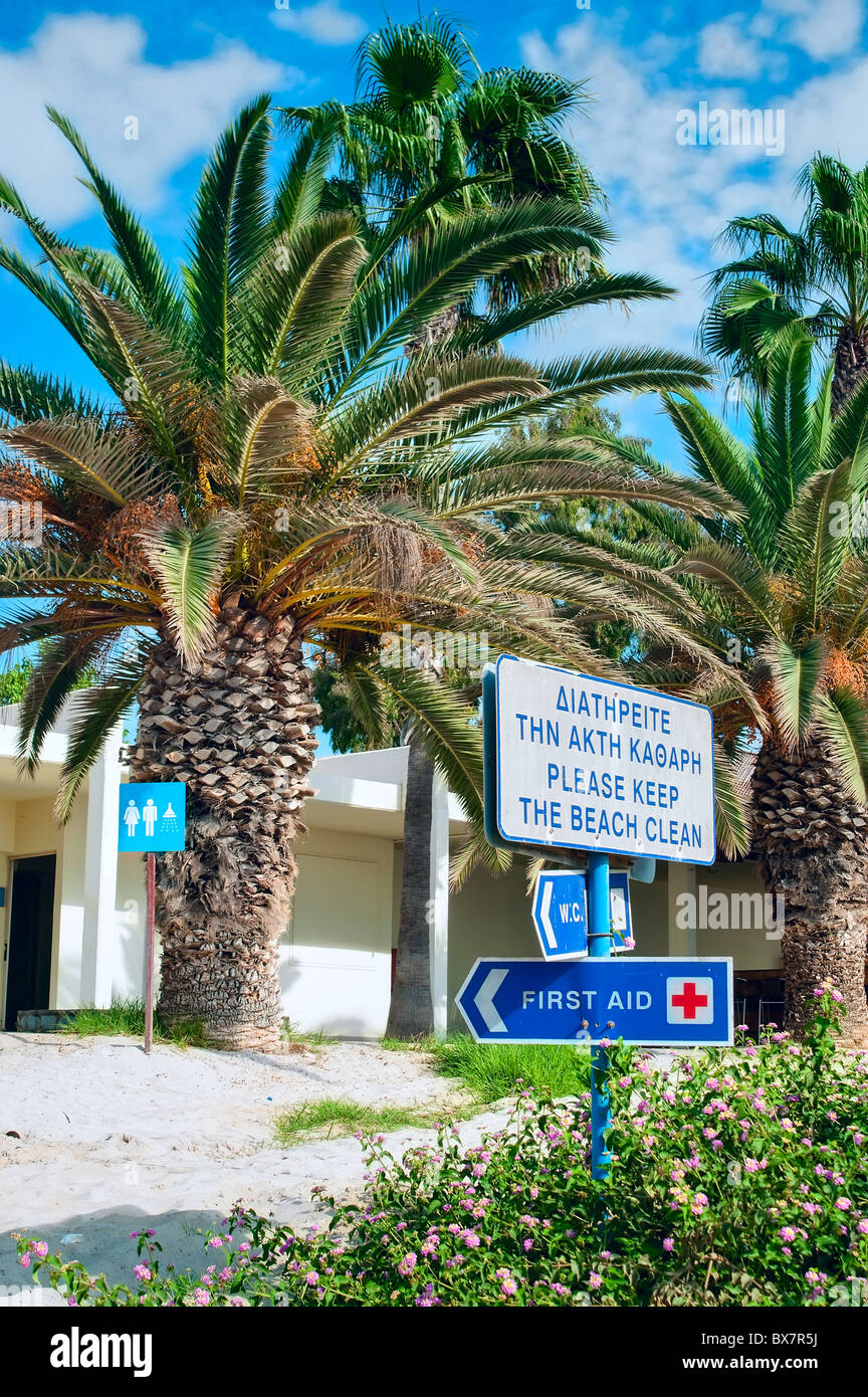 Zeigen Sie auf die erste medizinische Hilfe in Nissi Beach auf der Insel Zypern, Europa. Südseite Orten der Republik, Agia Napa Stockfoto