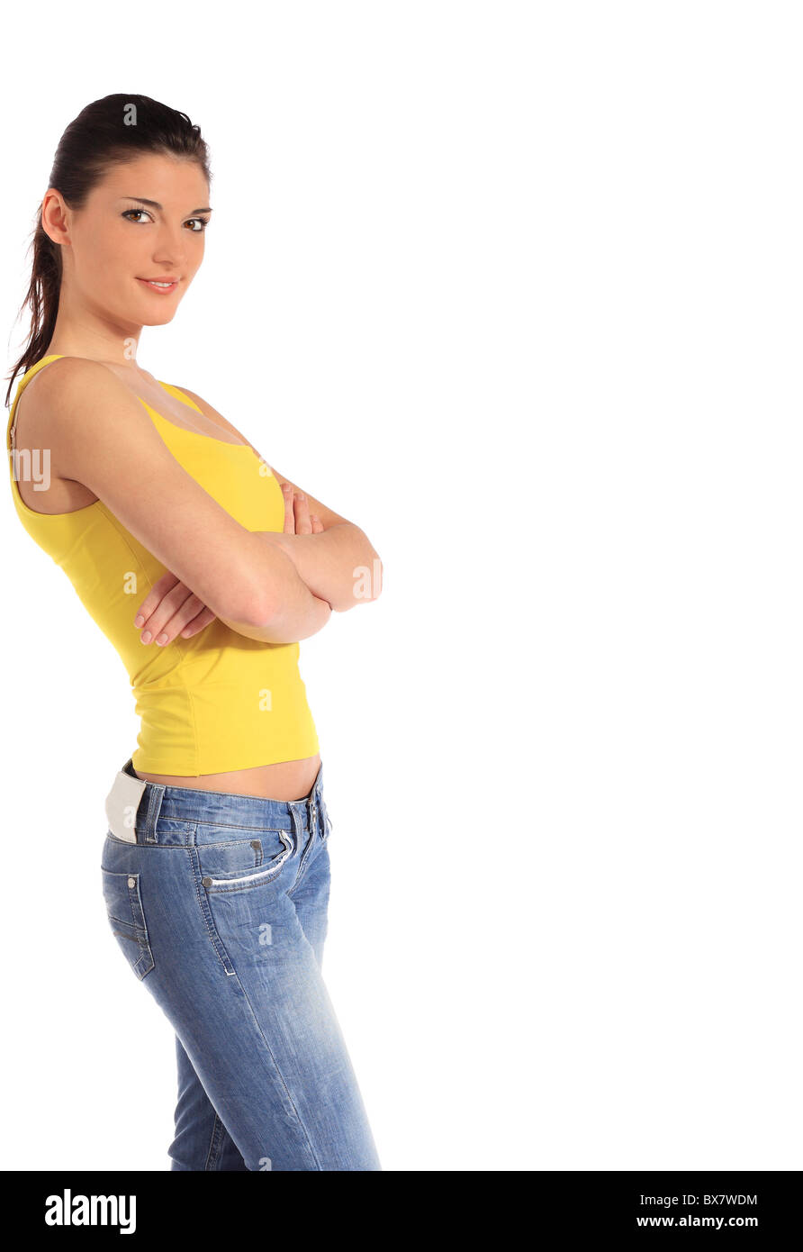 Attraktive junge Frau lehnt sich auf die Seite. Zusatztext Raum auf der rechten Seite. Alle auf weißem Hintergrund. Stockfoto