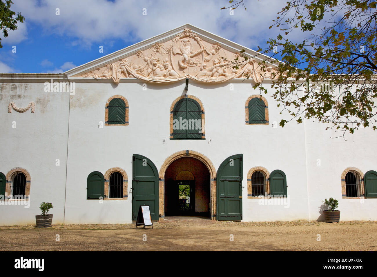 Der Weinkeller im Groot Constantia, die besten erhaltene Beispiel des Cape niederländischen Architektur. Stockfoto