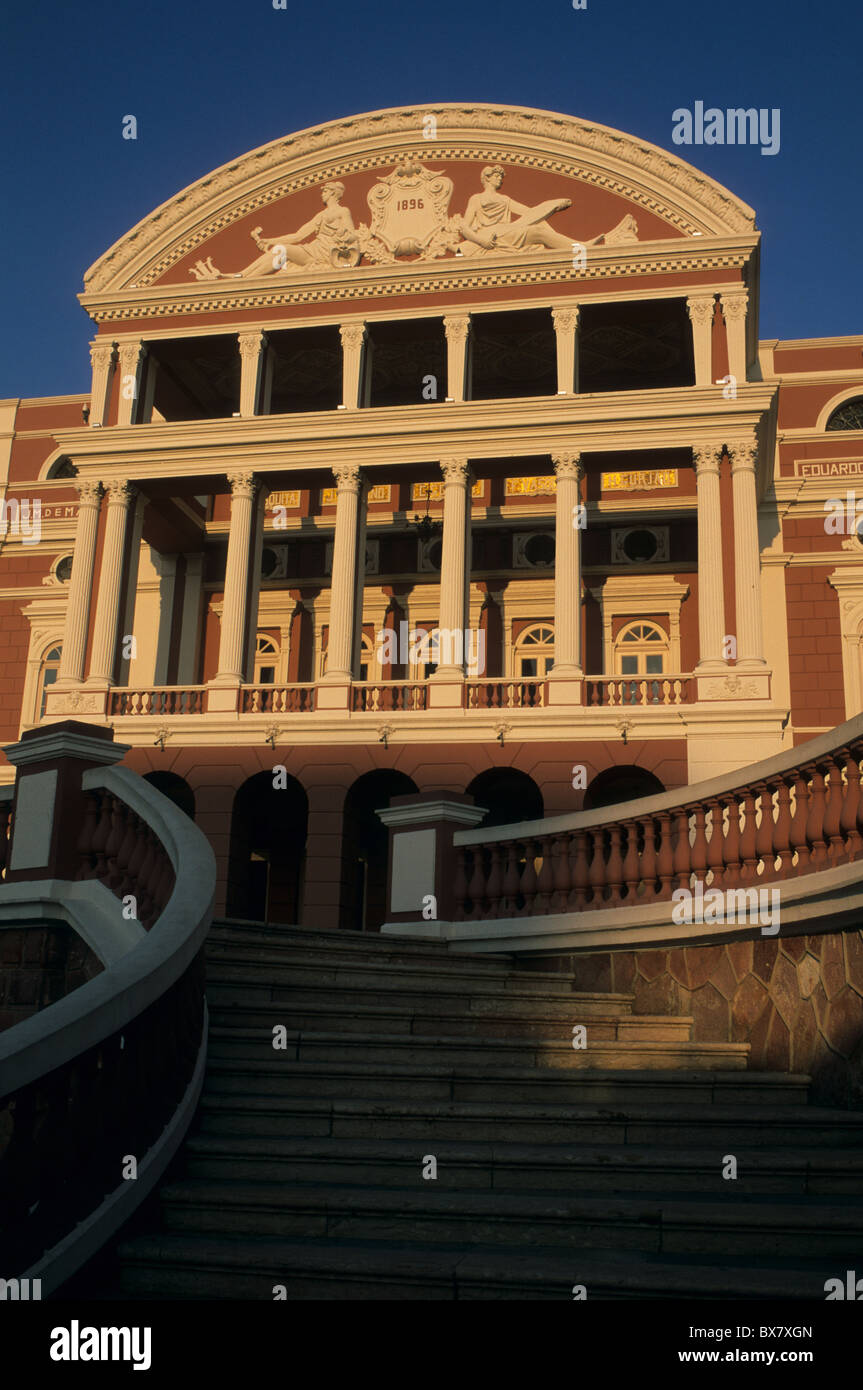 Amazon Theater mit seiner Treppe vor. MANAUS Bundesstaat Amazonas.BRAZIL (Amazon). Stockfoto